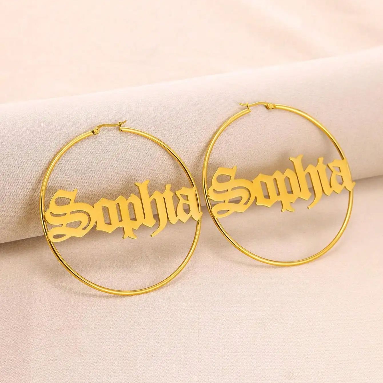 여성을위한 사용자 정의 올드 영어 이름 후프 귀걸이 고 - Women Accessories Name In English 리뷰 및 가격